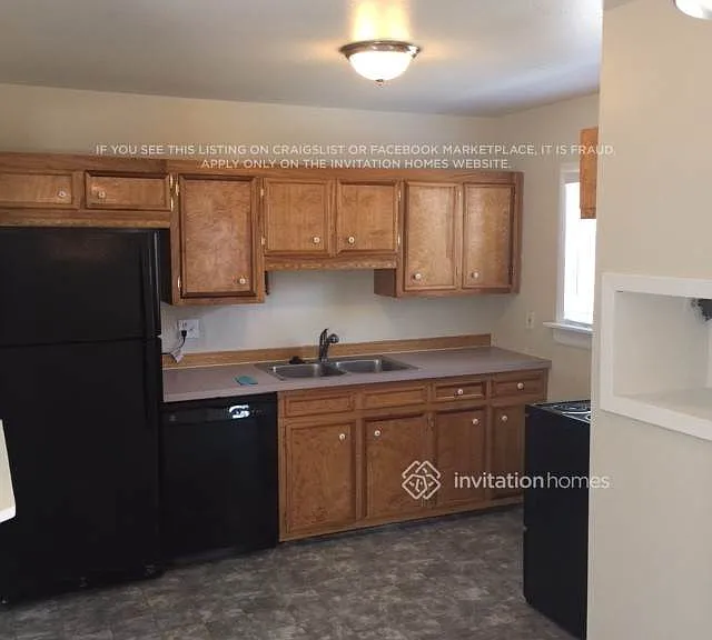 1351 Oswego St — Photo 29