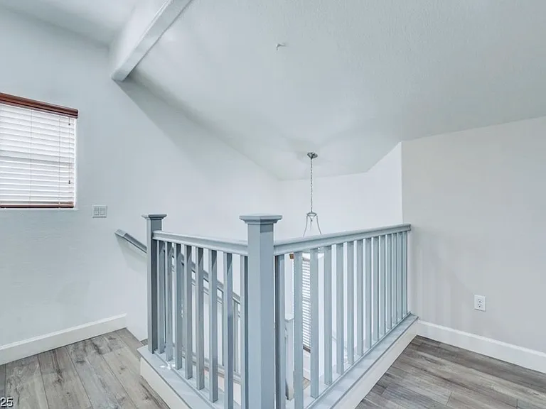 128 Tilbury Ave — Photo 21