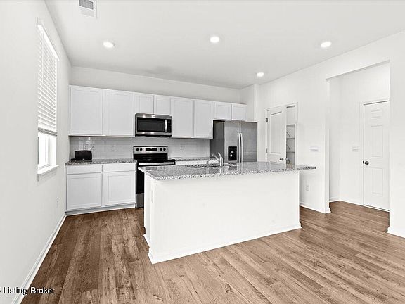 3rd image of 116 Calumet Loop