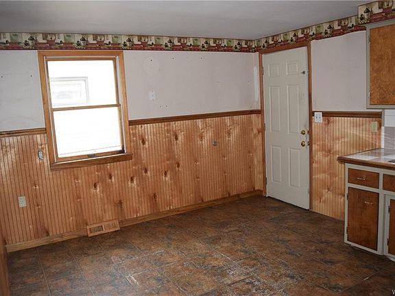 5th image of 146 Wagner Ave