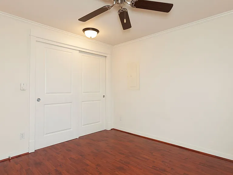 Howard Park Apartments — Photo 24