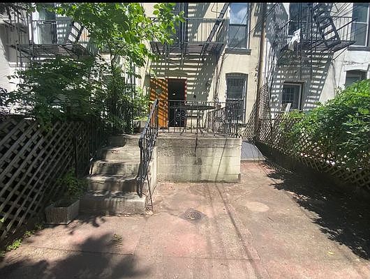 4th image of 618 President St APT 1