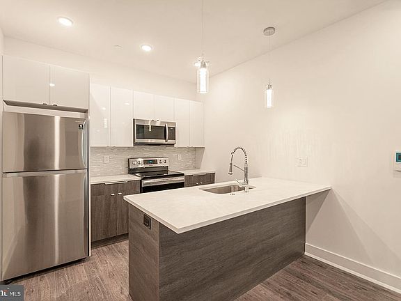 2nd image of 2623 Christian St Unit 203