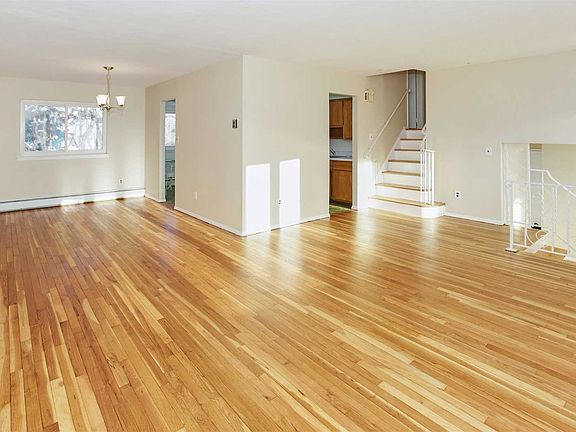 4th image of 10 Poppy Dr