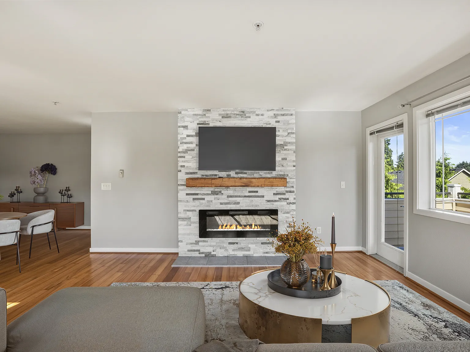 2 bed, 915 sqft, $2,345 — Photo 2