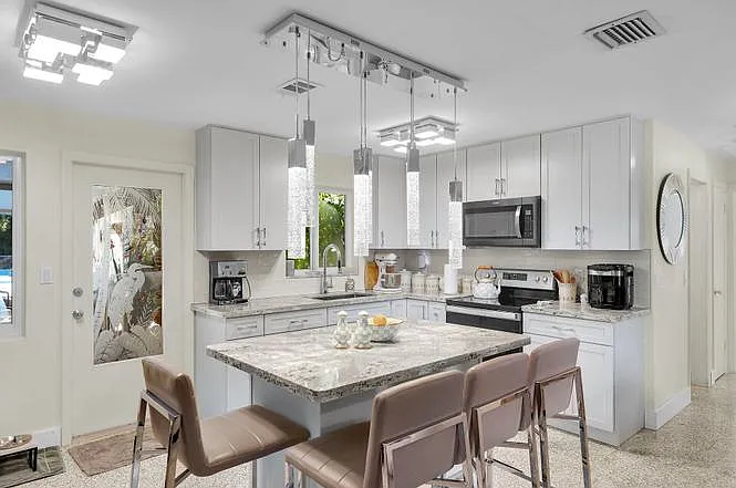 25 N Ocean Dr — Photo 16