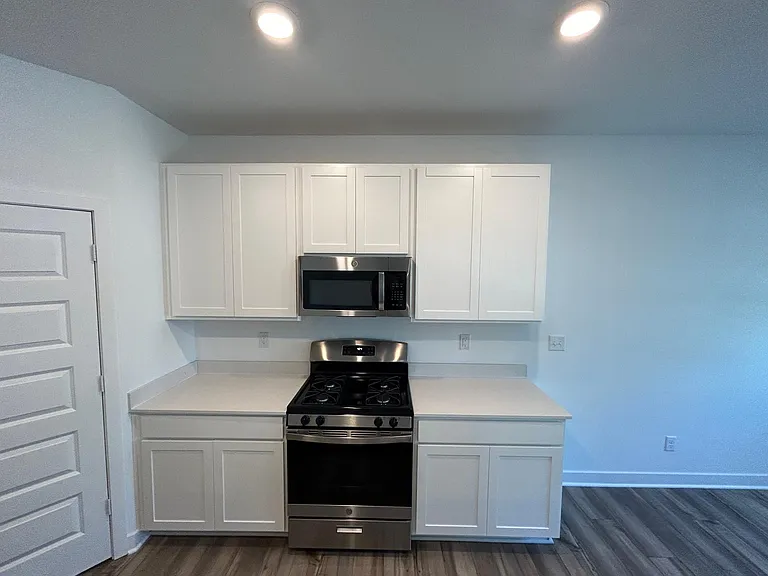 7179 Governors Row S — Photo 2