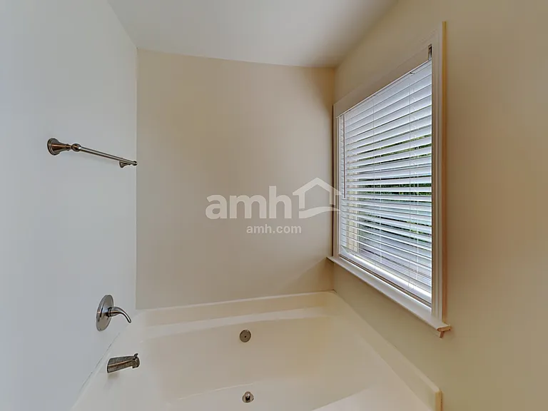 514 Crestmont Ln — Photo 9