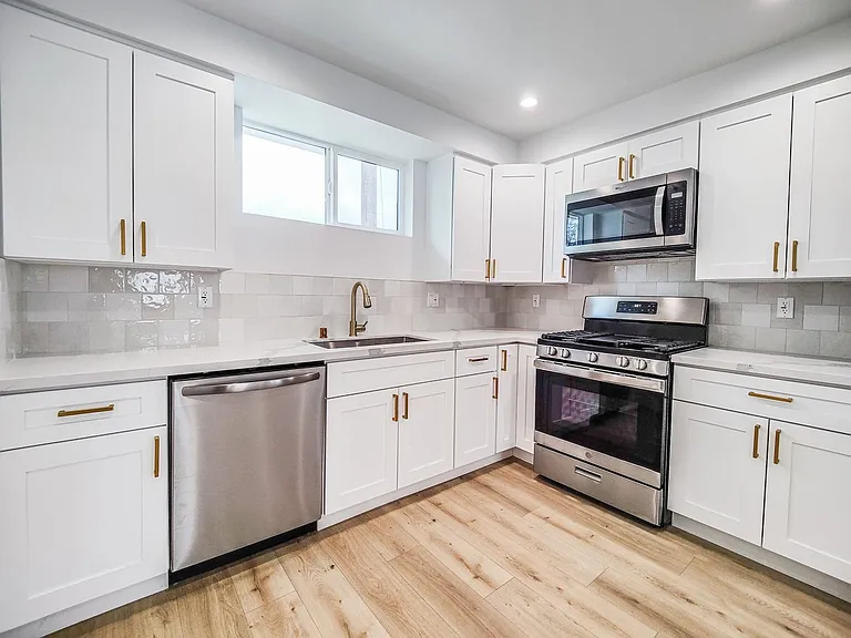 3811 Exposition Blvd — Photo 24