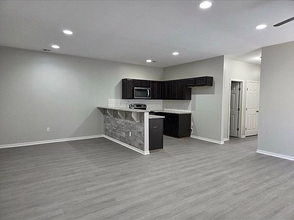 4th image of 2311 E Quivira St