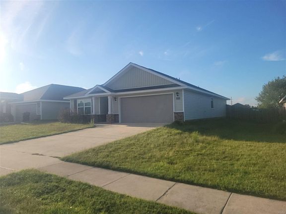 3rd image of 10693 Paget Dr N
