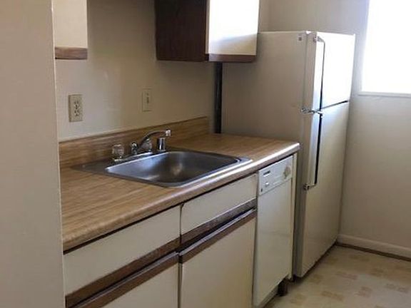 4th image of 1125 N Randolph St #15