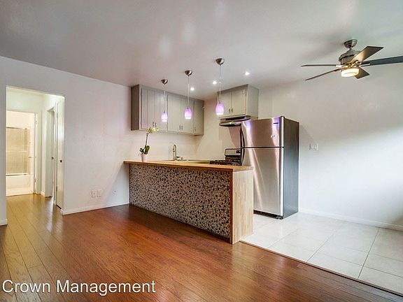 4th image of 1036 Law St