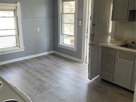 3rd image of 425 Arden Pl