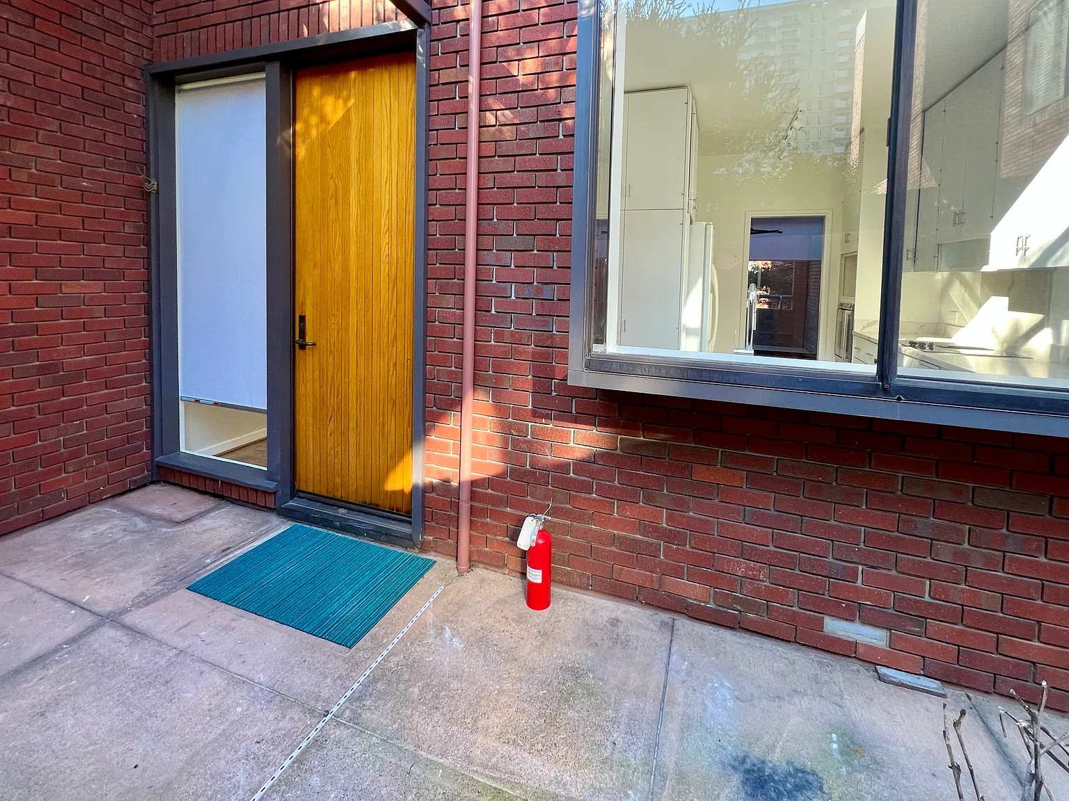 2 bed, 2.5 bath, 1602 sqft, $6,975 — Photo 4