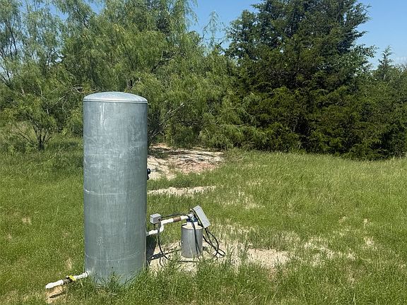 4th image of County Rd