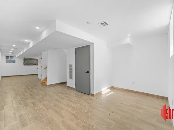 1116 Blake Avenue image 34 of 44