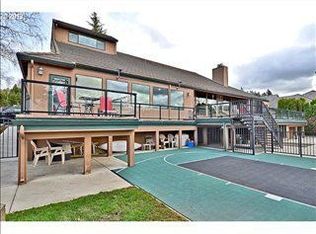 8601 NW Lakecrest Ct, Vancouver, WA 98665