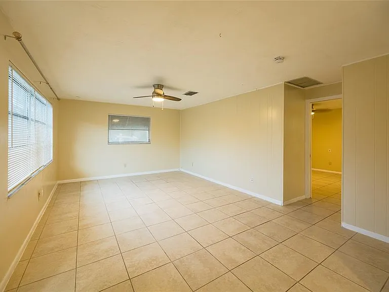 400 S Meteor Ave — Photo 2