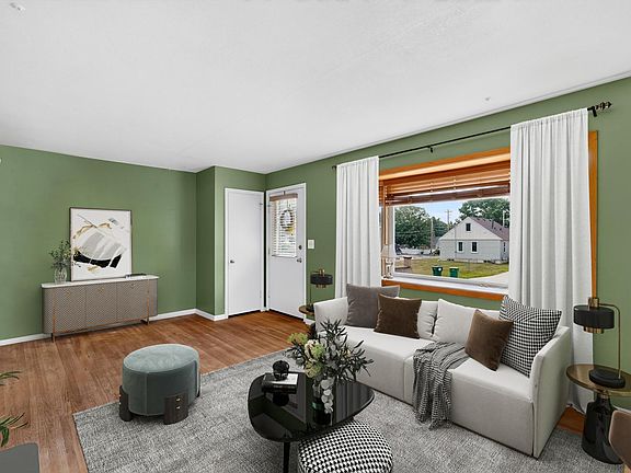 3rd image of 1404 12th Ave NE