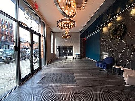 4th image of 372 Kosciusko St #300