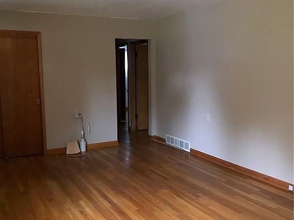 5th image of 4707 Clifton Ave