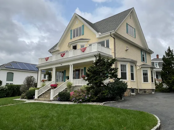 84 Humphrey St #1R, Swampscott, MA 01907