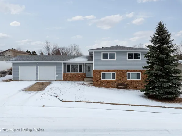 1120 Alder Ave, Dickinson, ND 58601