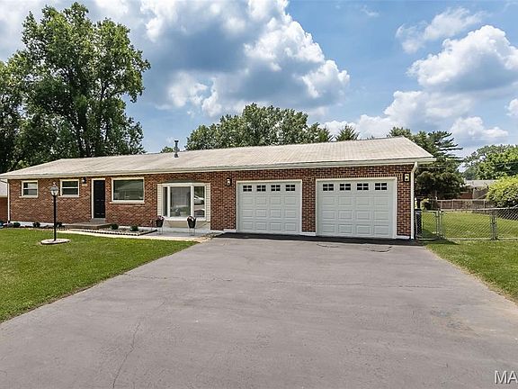2nd image of 1548 Cove Ln