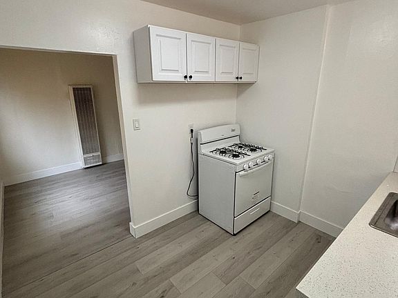5th image of 3115 42nd St APT B