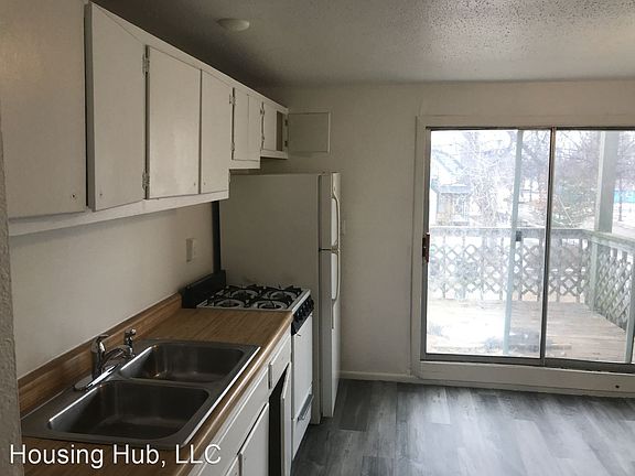5th image of 1600 Emerson Ave N APT 3