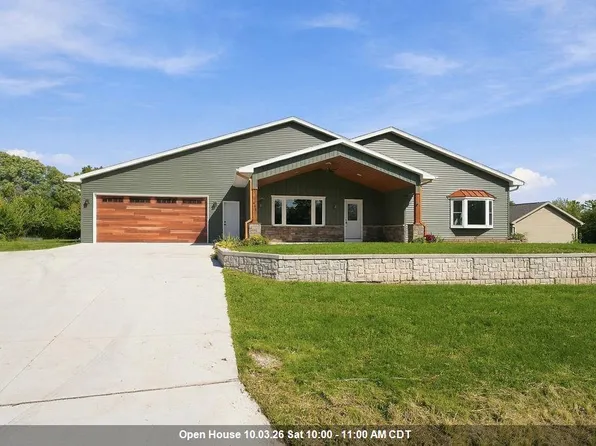 661 E River Dr, Omro, WI 54963