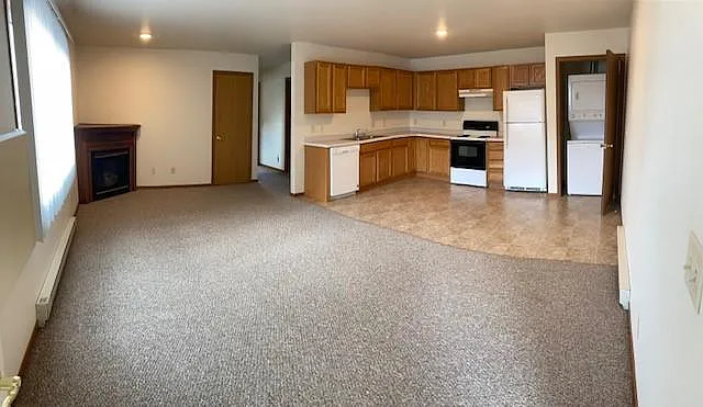 729 Van Es Pkwy — Photo 5