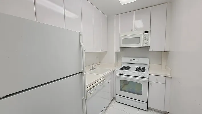 Rented by Weichert Manhattan Midtown | media 9