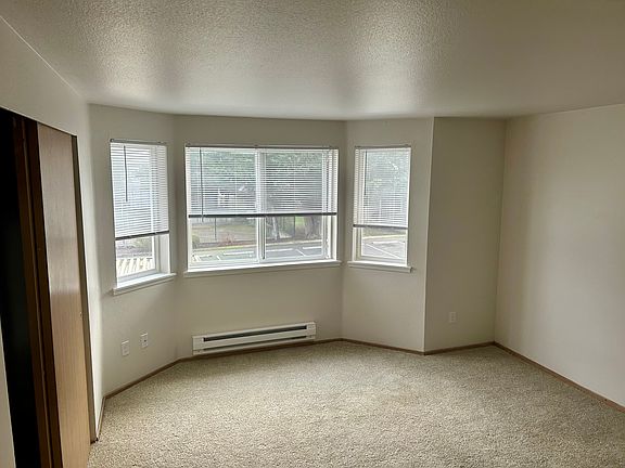 3rd image of 194 Heritage Pl #298