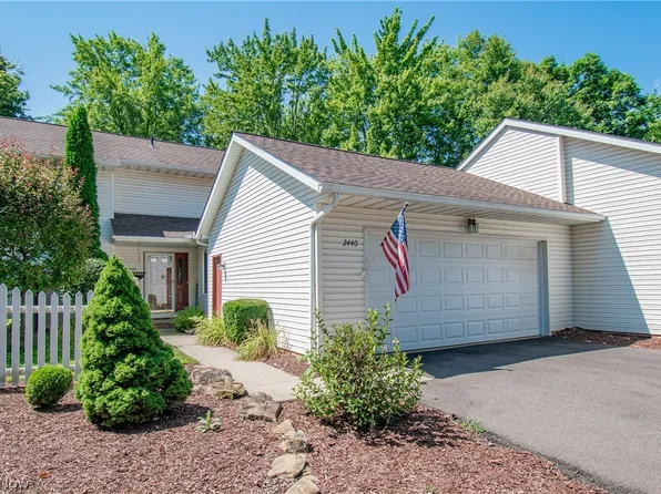 2440 Port Charles Dr, Stow, OH 44224