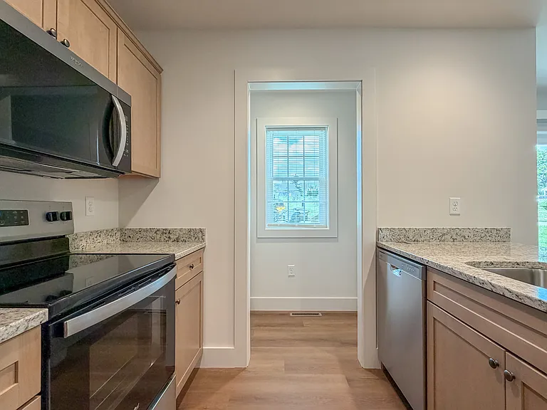 271 Locust St — Photo 12