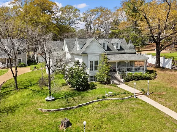 325 2nd Ave NW, Fayette, AL 35555