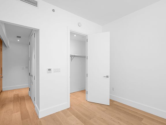3rd image of 22-18 Jackson Ave #604