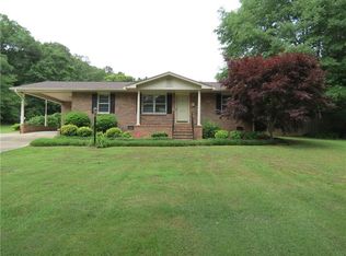 213 Pineland Meadows Rd, Belton, SC 29627