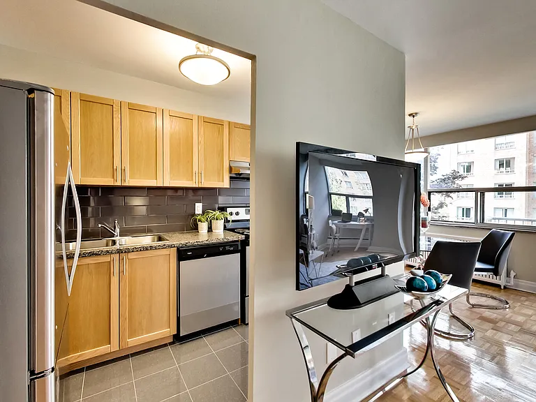 680 Roselawn Ave — Photo 33