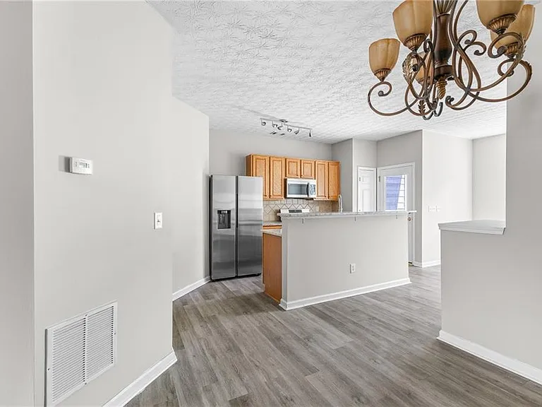 6604 Splashwater Dr — Photo 10
