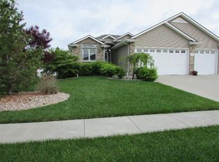 5710 Clear Creek Dr, Lincoln, NE 68516