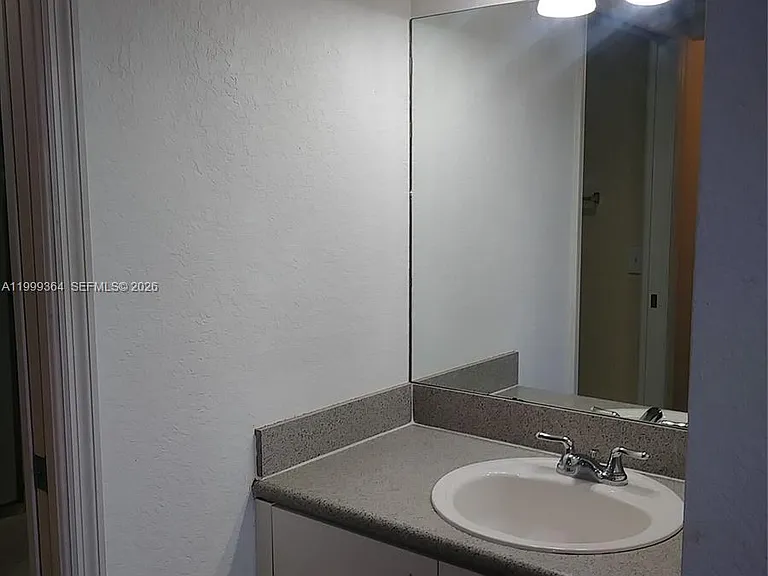 816 NW 11th St #1002 — Photo 7