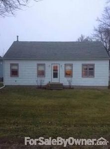 110 E Vinton St, Coggon, IA, 52218