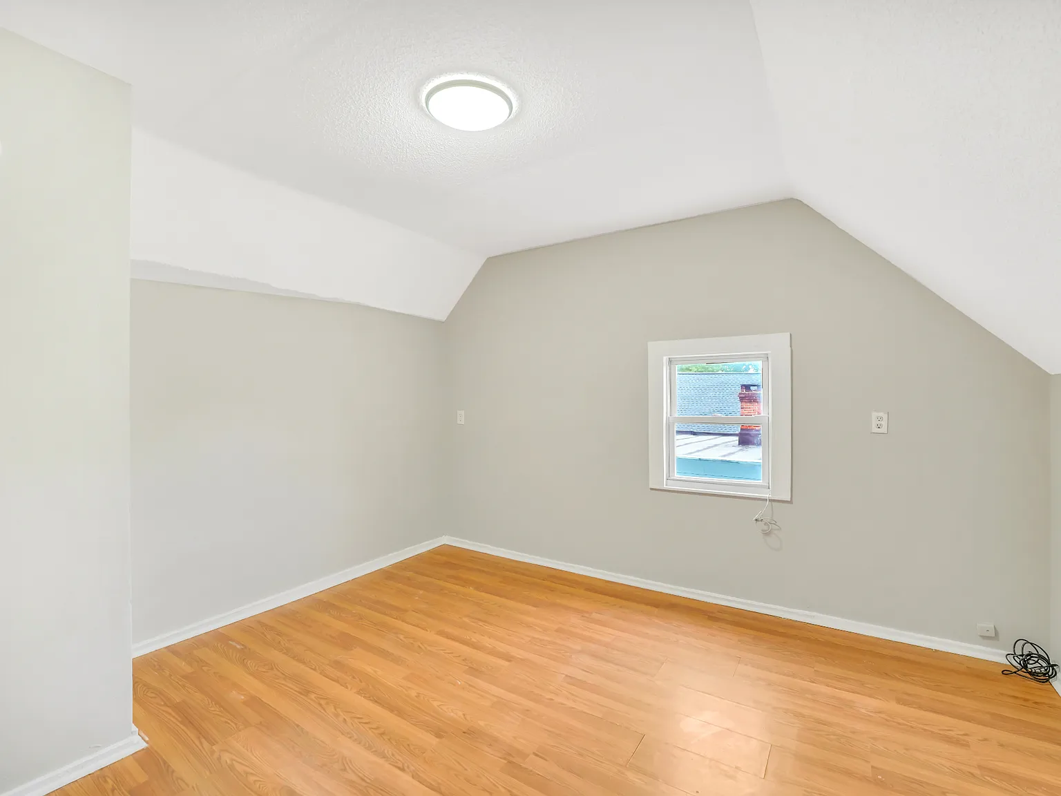 3 bed, 1058 sqft, $1,550 — Photo 4