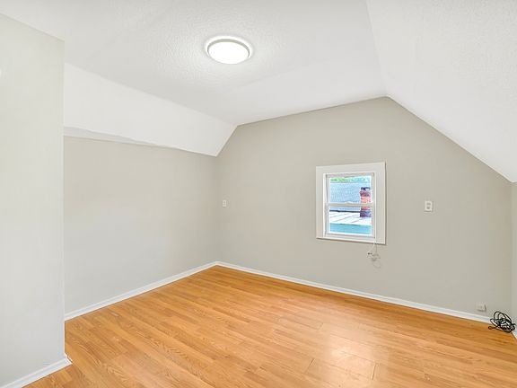4th image of 76 Thompson St #3