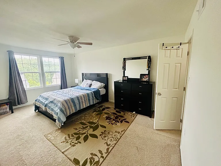 1060 Granite Dr — Photo 3