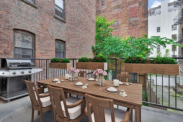 Rented by Engel & Völkers New York City | media 9