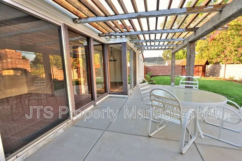 3 bed, 2.0 bath, 1379 sqft, $2,895 — Photo 3